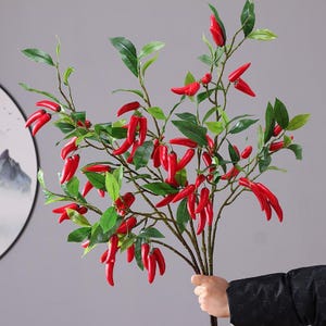 Konstgjord röd chilipepparbukett: Naturtro heminredning (76 cm)