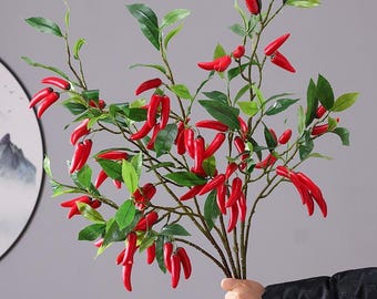 Bouquet di peperoncini rossi artificiali: decorazione realistica per la casa (30,7")