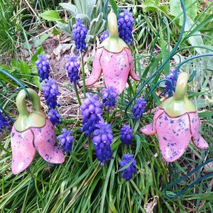 3 klingende Glockenblumen Keramik Elfenblumen Blüten Fensterdeko lila 7 cm Ostern Geschenk wie Osterei Bild 5