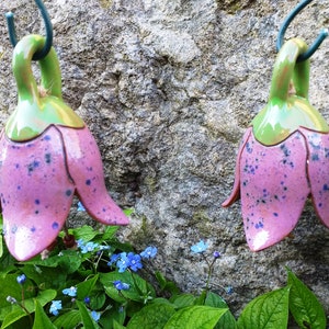 3 klingende Glockenblumen Keramik Elfenblumen Blüten Fensterdeko lila 7 cm Ostern Geschenk wie Osterei Bild 10