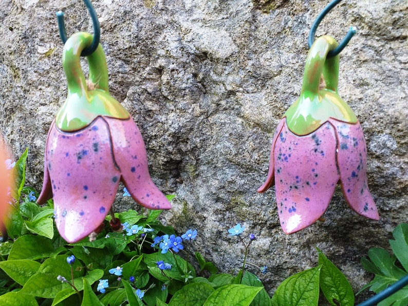 3 klingende Glockenblumen Keramik Elfenblumen Blüten Fensterdeko lila 7 cm Ostern Geschenk wie Osterei Bild 10