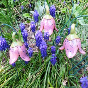 3 klingende Glockenblumen Keramik Elfenblumen Blüten Fensterdeko lila 7 cm Ostern Geschenk wie Osterei Bild 7