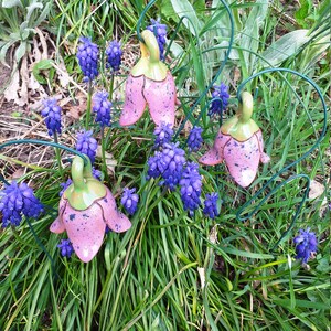 3 klingende Glockenblumen Keramik Elfenblumen Blüten Fensterdeko lila 7 cm Ostern Geschenk wie Osterei Bild 3
