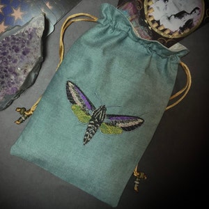 Bestickt, Hawk Moth, Kordelzug, handgemacht, mit Seide gefüttert