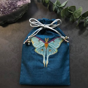 Bolso con cordón bordado, Luna Moth, hecho a mano, forrado de seda