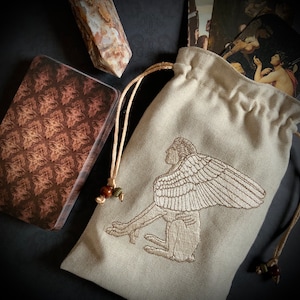 Bolsa con cordón de la esfinge griega, hecha a mano, forrada de seda