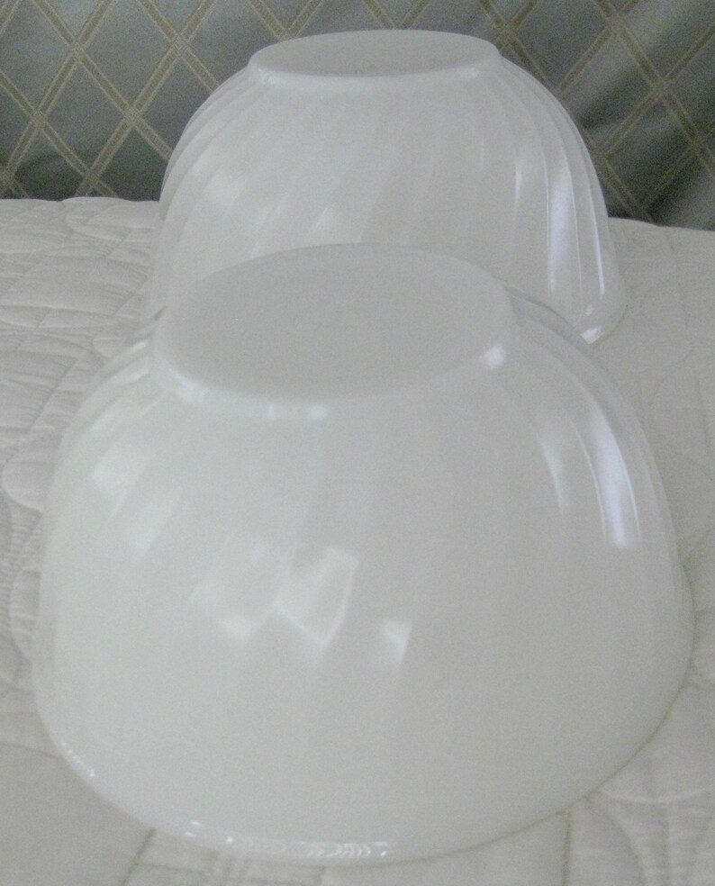 Nesting Mixing Bowls NOS NEW Anchor Hocking 1950s Fire King White Swirl Set Four 4