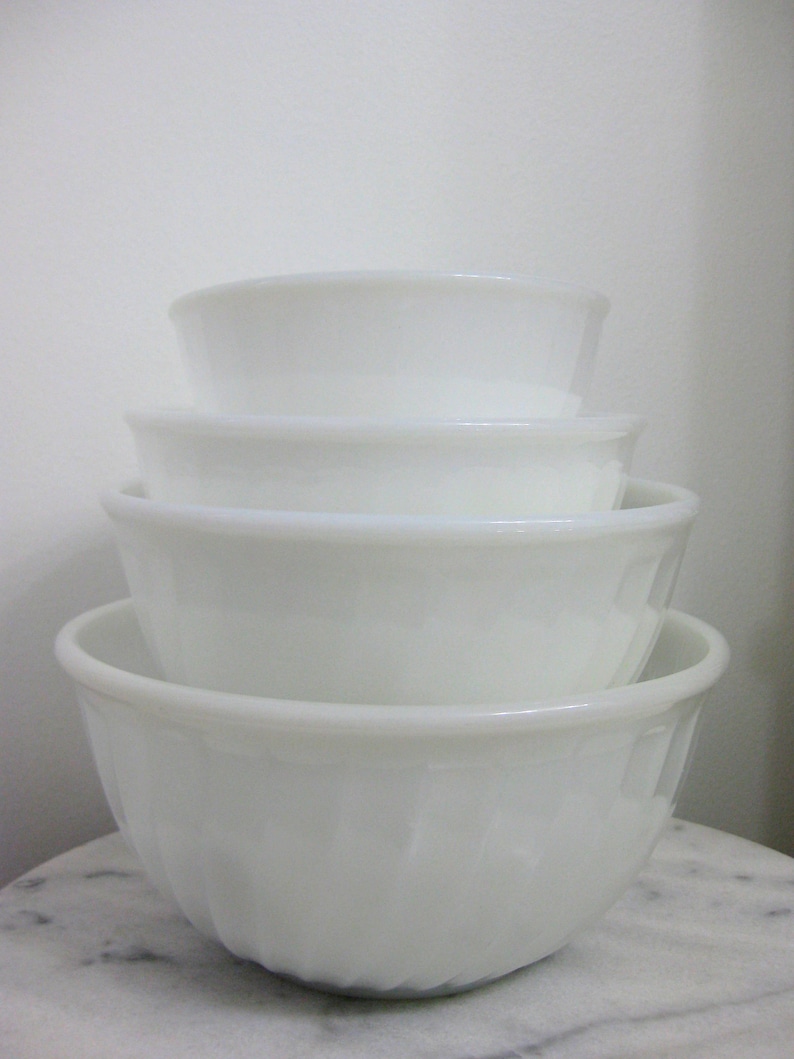 Nesting Mixing Bowls NOS NEW Anchor Hocking 1950s Fire King White Swirl Set Four 4