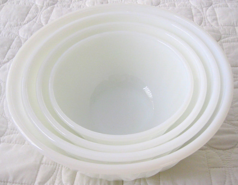 Nesting Mixing Bowls NOS NEW Anchor Hocking 1950s Fire King White Swirl Set Four 4