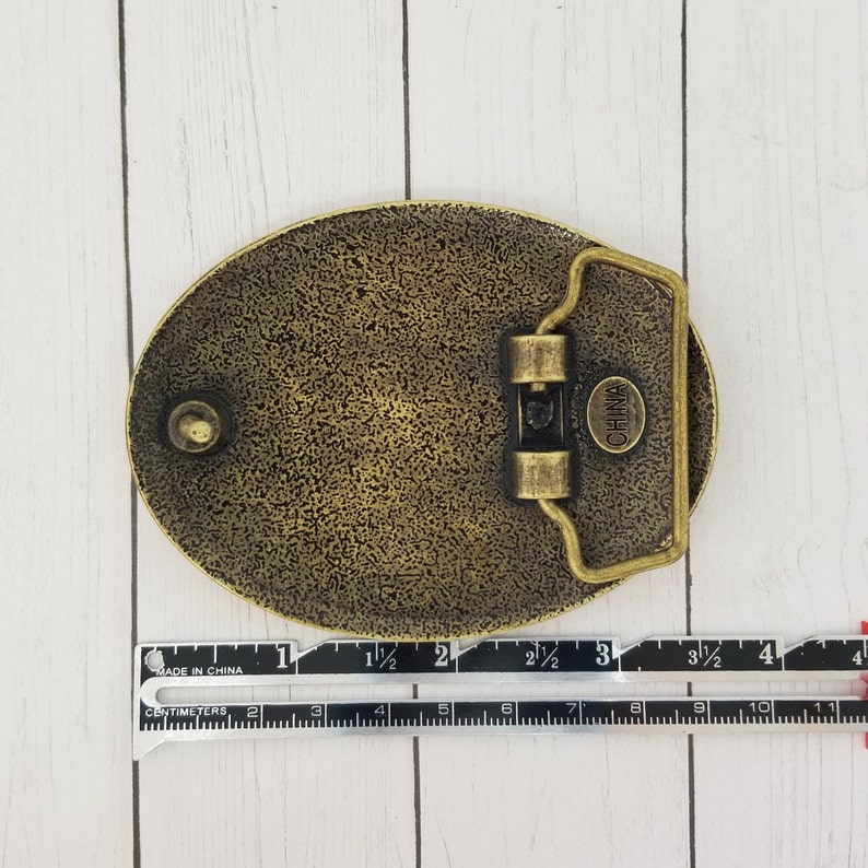 Axis hide buckle