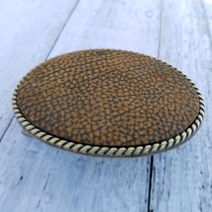 Giraffe leather buckle