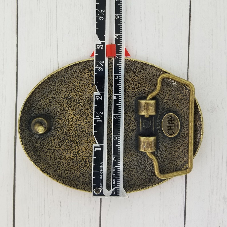 Axis hide buckle