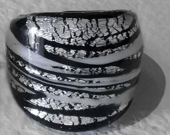 Anillo de banda negra con cristal de Murano hecho a mano en plata con caja de regalo