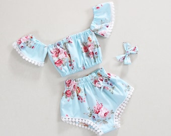 Completo estivo boho per bambina con stampa floreale celeste