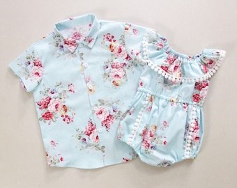 Conjuntos a juego para hermanos con estampado floral: camisa y mono azul claro