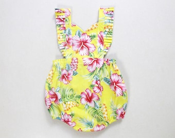 Mameluco amarillo con estampado floral hawaiano para bebé - Conjunto para sesión de fotos con pastel
