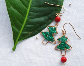 Christmas tree,dangle earring,handmade earring,drop earring,shape earring,trendy fun earring,Holiday Earring,Green Tree Earring,asymmetric
