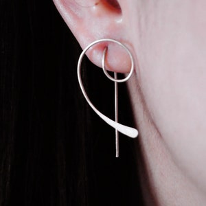 Spiral ear jacket,wire hammered hammer,big delicate hoop handmade,silver earring for women,unusual minimalist modern,funky shape earring