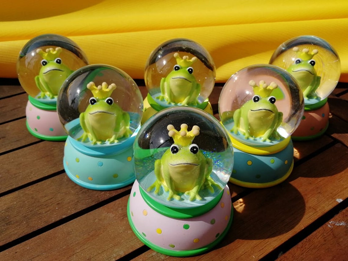 Snow globe FROG KING great snow globe with dotted pedestal Etsy
