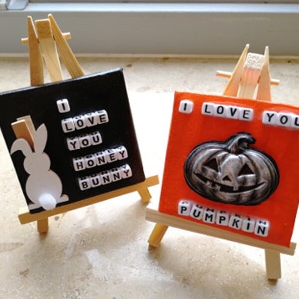 Magnet Set Tarantino Hommage Pumpkin und Honeybunny mit kleinen Holzstativen, tolle Geschenkidee für Paare und Filmfreaks