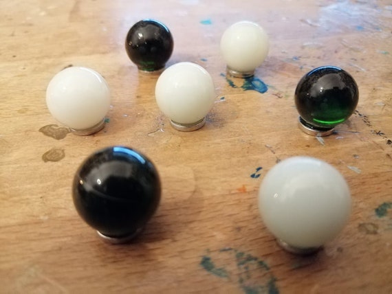 Murmel Magnete schwarz weiß, 90er Jahre Retro Deko, Bürobedarf, Magnete, handgefertigte Magnete, geschliffene Murmeln, Neodym Magnete