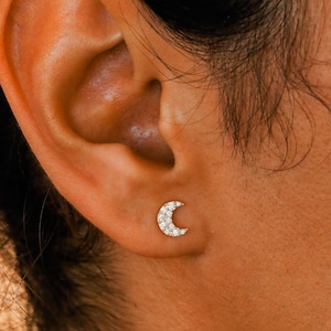 Single (Half Pair) Earring 18k Solid Gold Genuine Natural Diamond Pave Moon Crescent Stud Earring