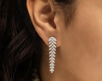 Boucles d'oreilles en diamant, motif liane gradué, pendant 1,75 po., or massif blanc 18 carats, valeur sociale de la joaillerie