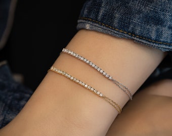 Bracelet tennis diamants, chaîne fendue réglable, 4 griffes, jaune uni 18 carats, blanc, or rose, haute joaillerie à valeur sociale