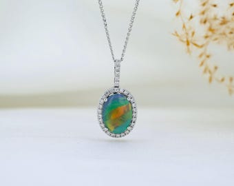 Colar com pingente de opala e diamantes, diamantes redondos naturais, ouro branco maciço 14k