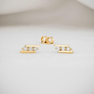 Double Bar Diamond Stud Earring, Single (Half Pair) Natural Round Diamond Earring, 18k Solid Gold Yellow and White, Social Value