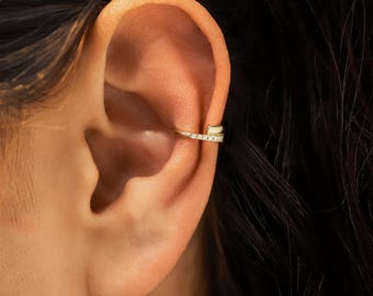 Brinco de pressão em ouro 18k com diamante: Brinco único com diamante natural