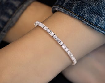 Pulseira de tênis redonda com diamantes e esmeraldas em ouro branco 18k