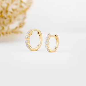 14K Solid Gold Diamond Earring, Round Graduated Huggie Hoop, Single (Half Pair),Rose White Yellow Gold, Social Value