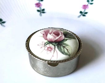 Portagioie floreale vintage, un regalo personalizzato per la tua fidanzata, confezione regalo per gioielli o portapillole per la Festa della Mamma con stile.