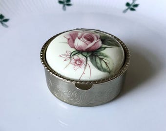 Vintage floral jewelry box, a personal gift for your girlfriend, jewelry packaging or pillbox for Mother's Day with style