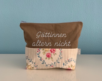 Kulturbeutel „Göttinnen altern nicht“ (Felicity, braun)