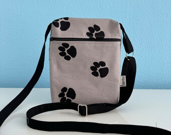 Mobile phone case "Paws", grey, to hang around your neck