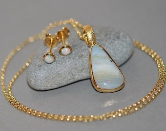 Ensemble de bijoux en opale, pendentif avec chaîne et clous d'oreilles, opale précieuse, plaqué or 750