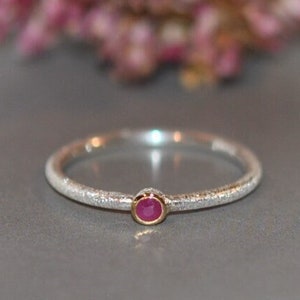 Silver ring with ruby/gold-plated setting, minimalist ring with mini dot stone, dark red, size 52