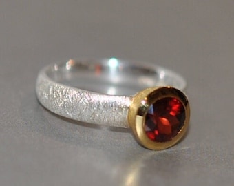 Silberring,roter Granat,Goldfassung, Prachtvoller Königsring, Granatring