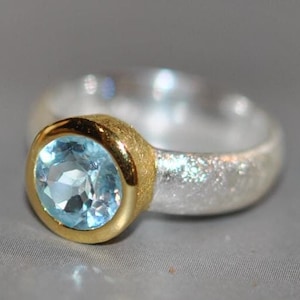 Silver ring/Blue Topaz/Gold setting 750 Gold, 925 Sterling Silver