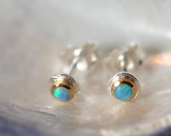 Mini boucles d'oreilles à clous en opale, argent/or, une paire de boucles d'oreilles à clous en argent sterling 925 avec opale précieuse et monture plaquée or
