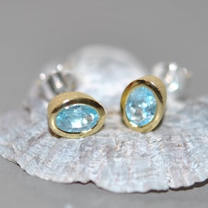 Topaz stud earrings/blue/gold setting, blue topaz, gold-plated 750 gold