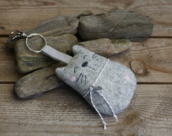 Keyring cat light grey, wool felt, cat pendant, keyring, bag pendant, cat made of wool felt, gift tag