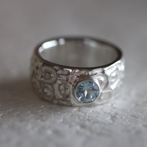 Anillo ornamental con aguamarina facetada en plata de Frank Schwope, anillo para mujer, anillo de mujer, anillo con piedra, joyas únicas, joyas únicas