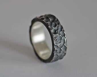 Bague en argent massif 925, noircie avec ornement environnant de Frank Schwope, orfèvrerie, structure, bijoux uniques, bijoux uniques