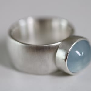 Bague avec belle aigue-marine ovale en argent sterling de Frank Schwope, aigue-marine, ovale, bague solitaire, travail d'orfèvrerie, bijoux uniques, uni