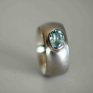 Anello con un bellissimo topazio blu sfaccettato di Frank Schwope, anello solitario, topazio, unico, pezzo di gioielleria, gioielli unici, Wissgoldingen, Schwope immagine 4