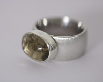 Ring with beautiful smoky quartz cabochon in silver by Frank Schwope, unique, unique jewelry, smoky quartz, precious stone, goldsmith&#39;s craft, ring