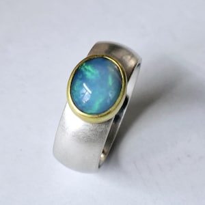 Bague en argent massif avec belle opale ovale sertie d'or par Frank Schwope, bijoux uniques, orfèvrerie, bague, Schwope, bijoux